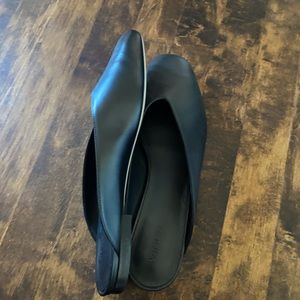 VINCE flat mules size 8.5